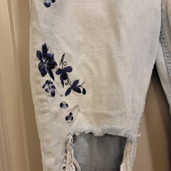 Old Navy Distressed Boyfriend Jean - Picture 5 of 7